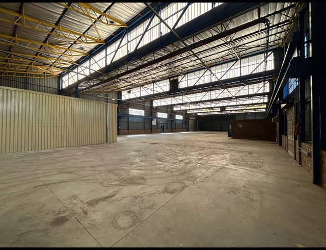 1,969M² WAREHOUSE TO LET IN CLAYVILLE